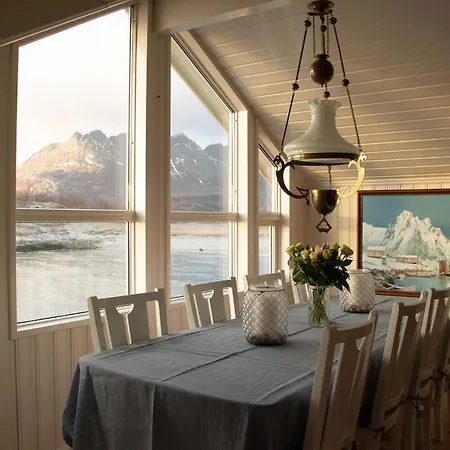 Holiday home Stort Idyllisk Sjohus I Naturskjonne Omgivelser *