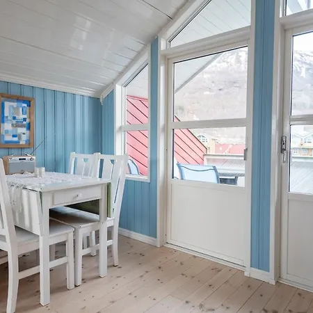 Stort Idyllisk Sjohus I Naturskjonne Omgivelser Holiday home Bodo