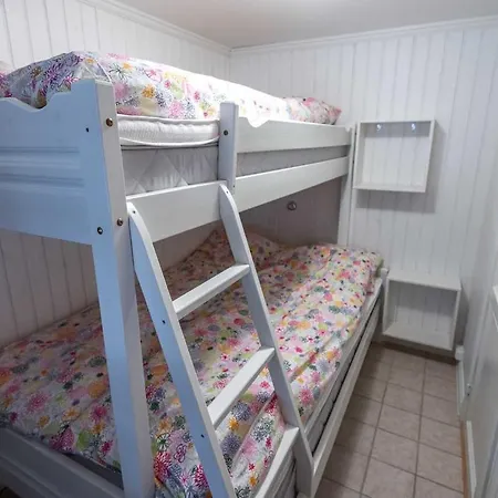 Stort Idyllisk Sjohus I Naturskjonne Omgivelser Holiday home