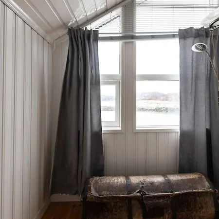 Stort Idyllisk Sjohus I Naturskjonne Omgivelser Holiday home *