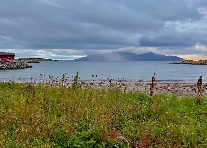 Ferienhaus Stort Idyllisk Sjohus Naer I Naturskjonne Omgivelser