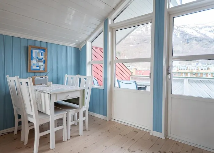 Stort Idyllisk Sjohus Naer I Naturskjonne Omgivelser Ferienhaus Bodø