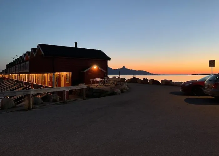 Stort Idyllisk Sjohus Naer I Naturskjonne Omgivelser Ferienhaus Bodø