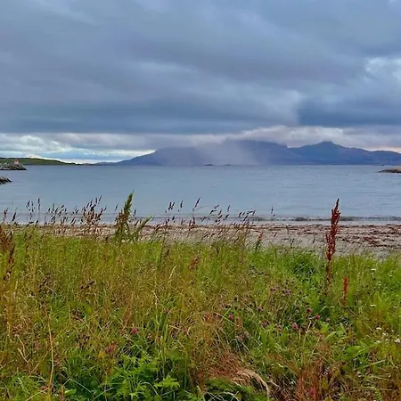 Semesterbostad Stort Idyllisk Sjohus Naer I Naturskjonne Omgivelser