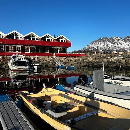 Nyaraló Stort Idyllisk Sjohus Naer I Naturskjonne Omgivelser