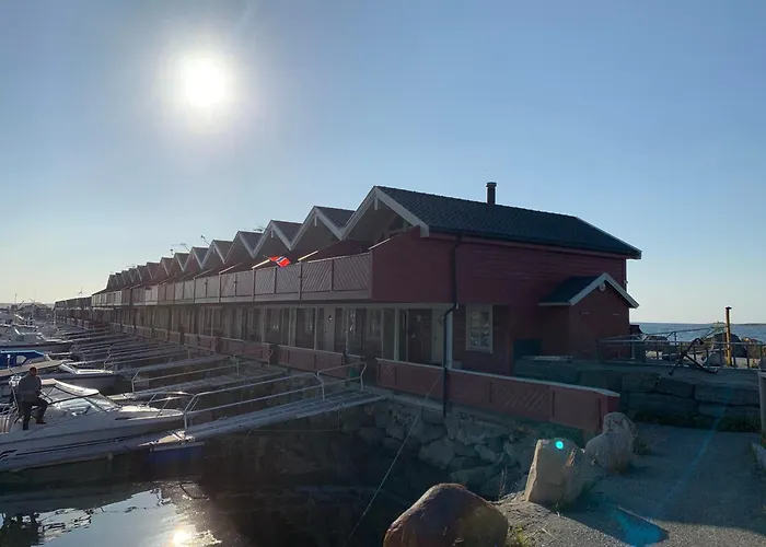 Stort Idyllisk Sjohus Naer I Naturskjonne Omgivelser * 보도